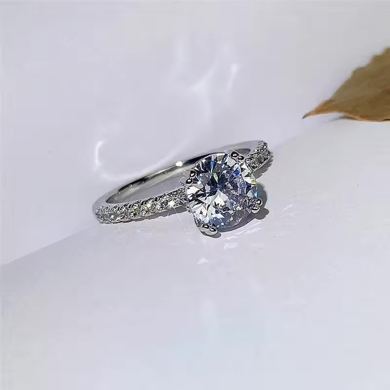 Anello in Argento 925 con Moissanite – Raffinatezza e Lusso senza Tempo